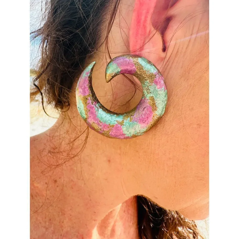 VTG 80s Swirl Painted Post Earrings Very Lightweight Purple/Green